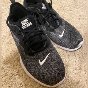 Nike Flex TR 9 Women’s Black/Grey/White Sneakers Tennis Shoes Size 10